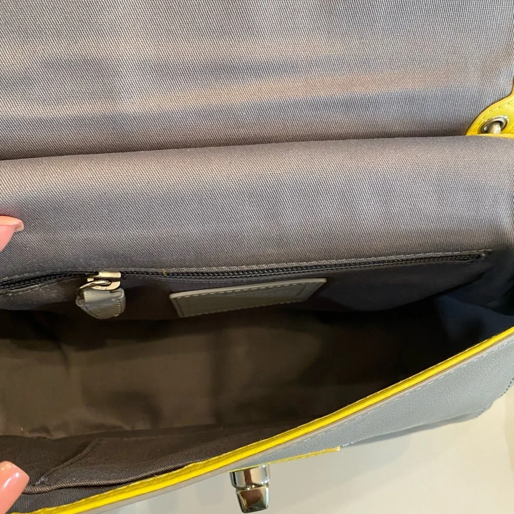Coach "Legacy" crossbody - Picture 5 of 10